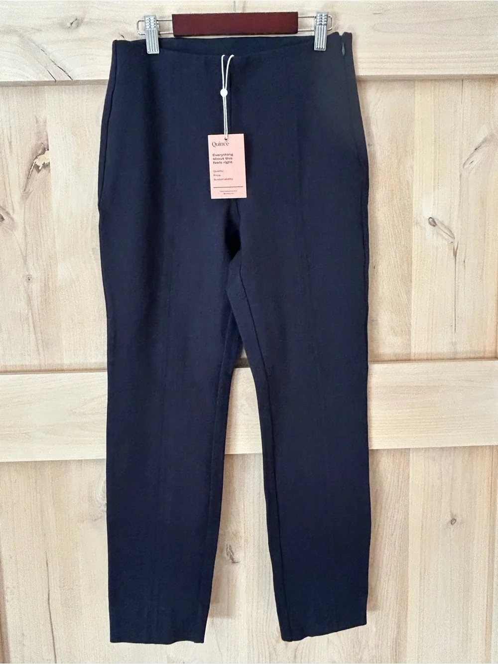 Quince NWT Women's Ultra Stretch Ponte Pintuck ankle pant, Navy Medium
